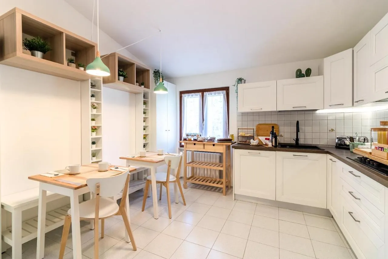 Maeva Guesthouse Puegnago Bed & Breakfast
